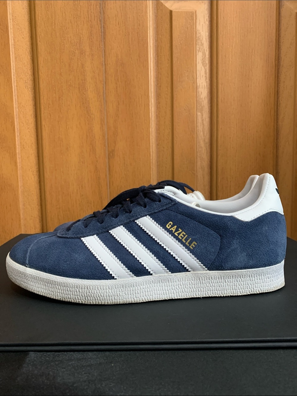 Adidas Gazelle navy blue and white shoes size 6 - Picture 2 of 9